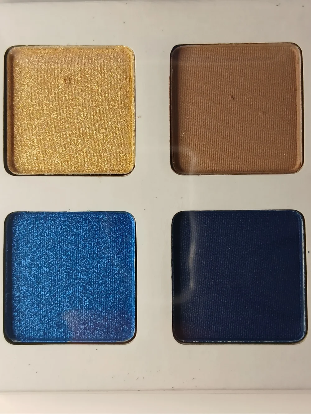 BH Cosmetics Travel Series Mesmerizing in Mykonos Eyeshadow Quad 5.5 G | 0.19 OZ - Picture 3 of 5